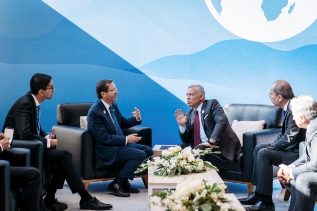 الأردن وإسرائيل توقعان مذكرة تفاهم لـ”الطاقة مقابل الماء”.. خطوة للمضي باتفاق أثار غضباً بالمملكة