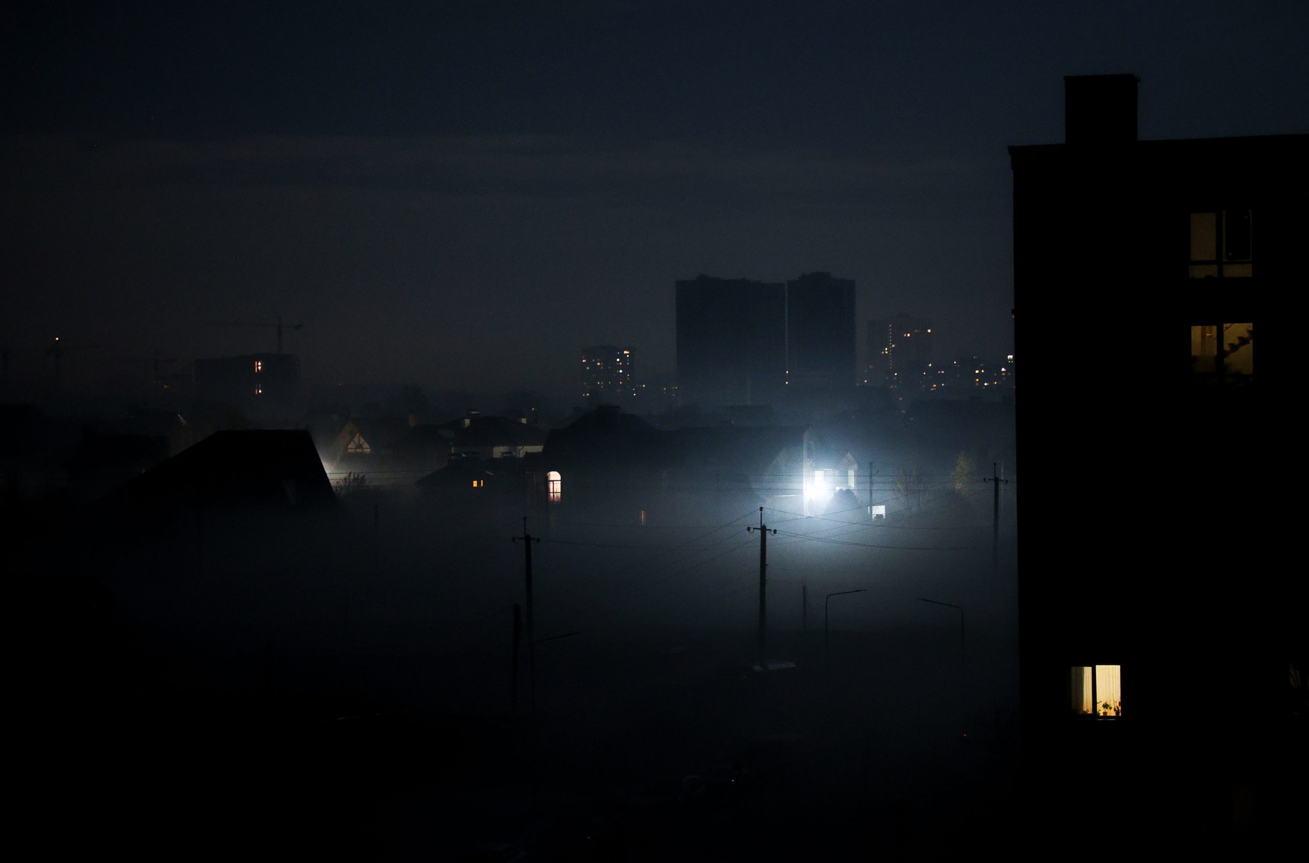 قصف روسي على أوكرانيا بالتزامن مع انعقاد قمة العشرين.. استهدف منشآت طاقة وتسبب بقطع التيار الكهربائي