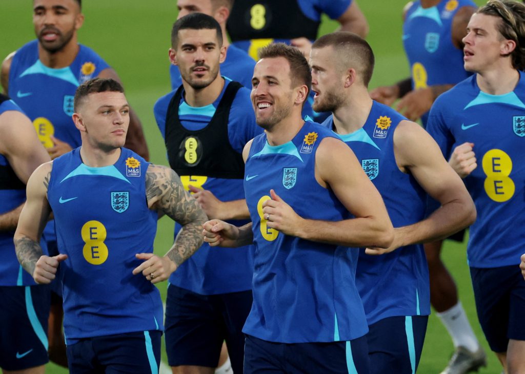 لاعب إنجليزي ينتقد اتحاد بلاده بسبب الهجوم على قطر (رويترز)