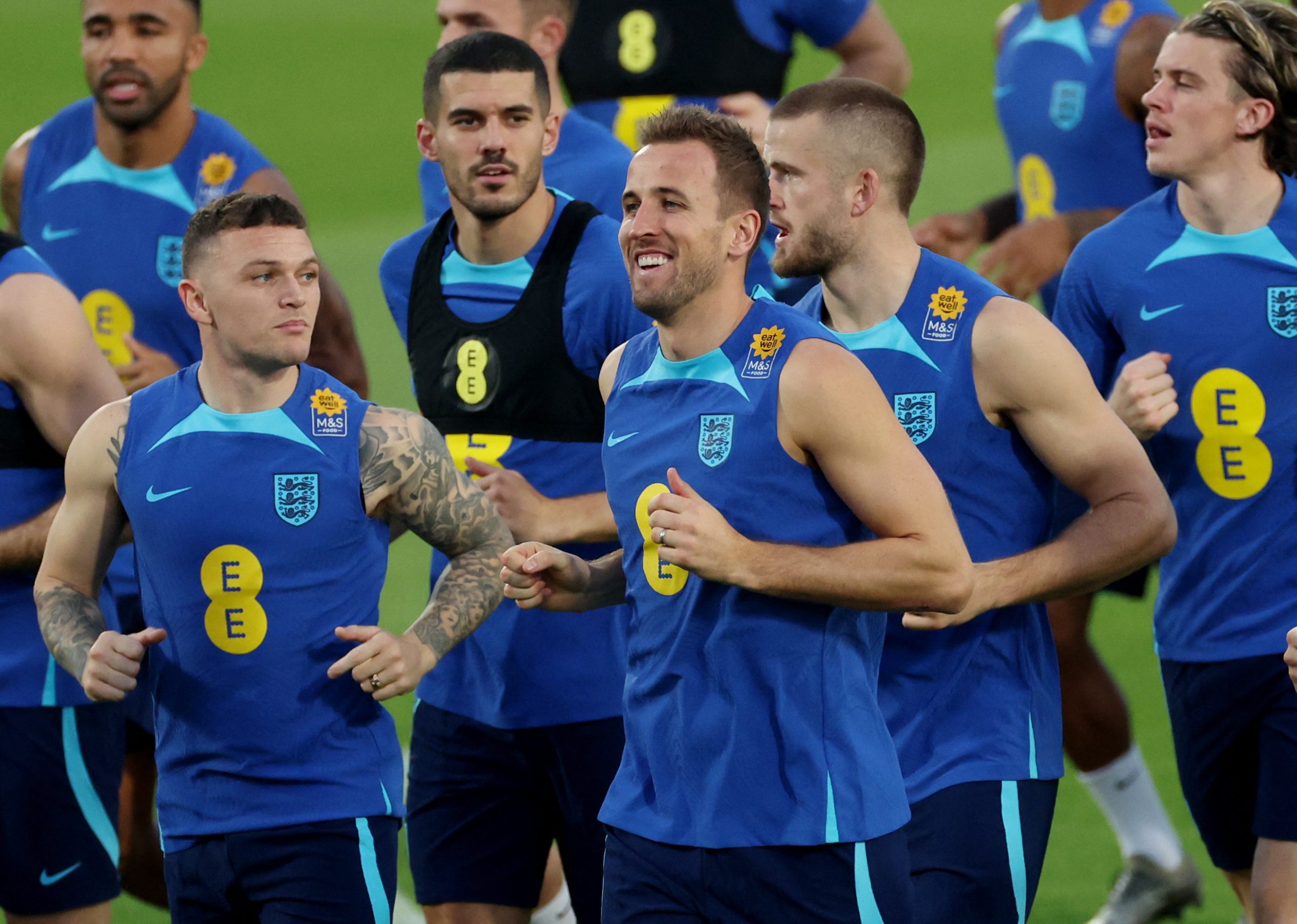 لاعب إنجليزي ينتقد اتحاد بلاده بسبب الهجوم على قطر (رويترز)