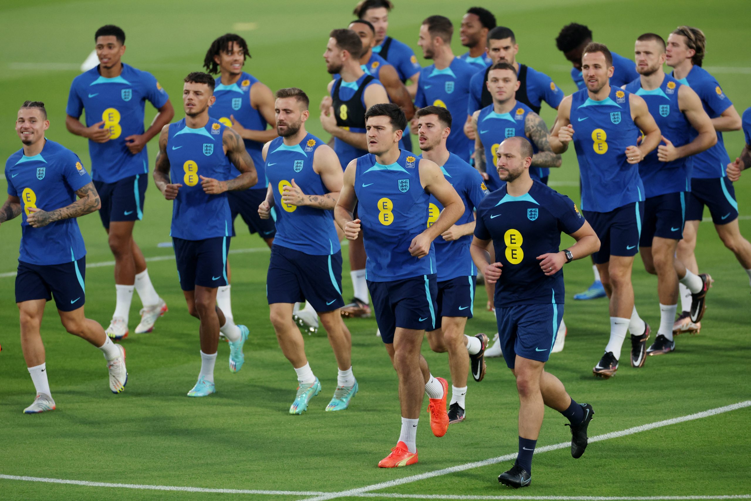 منتخب إنجلترا يتدرب على وقع صوت الأذان بقطر.. الفيديو لقي رواجاً في مواقع التواصل