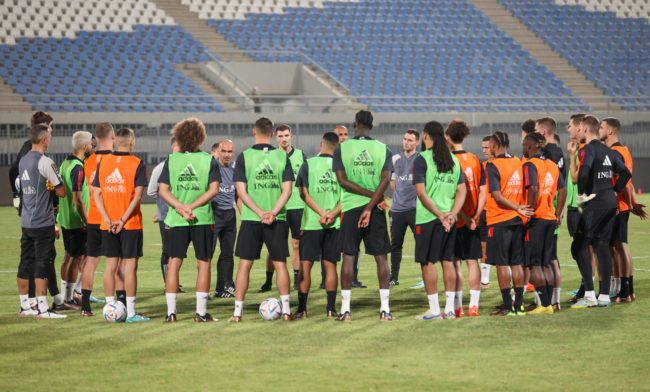 ملك بلجيكا يقود تدريبات منتخب بلاده! ظهر في فيديو تحفيزي قبل أيام من كأس العالم