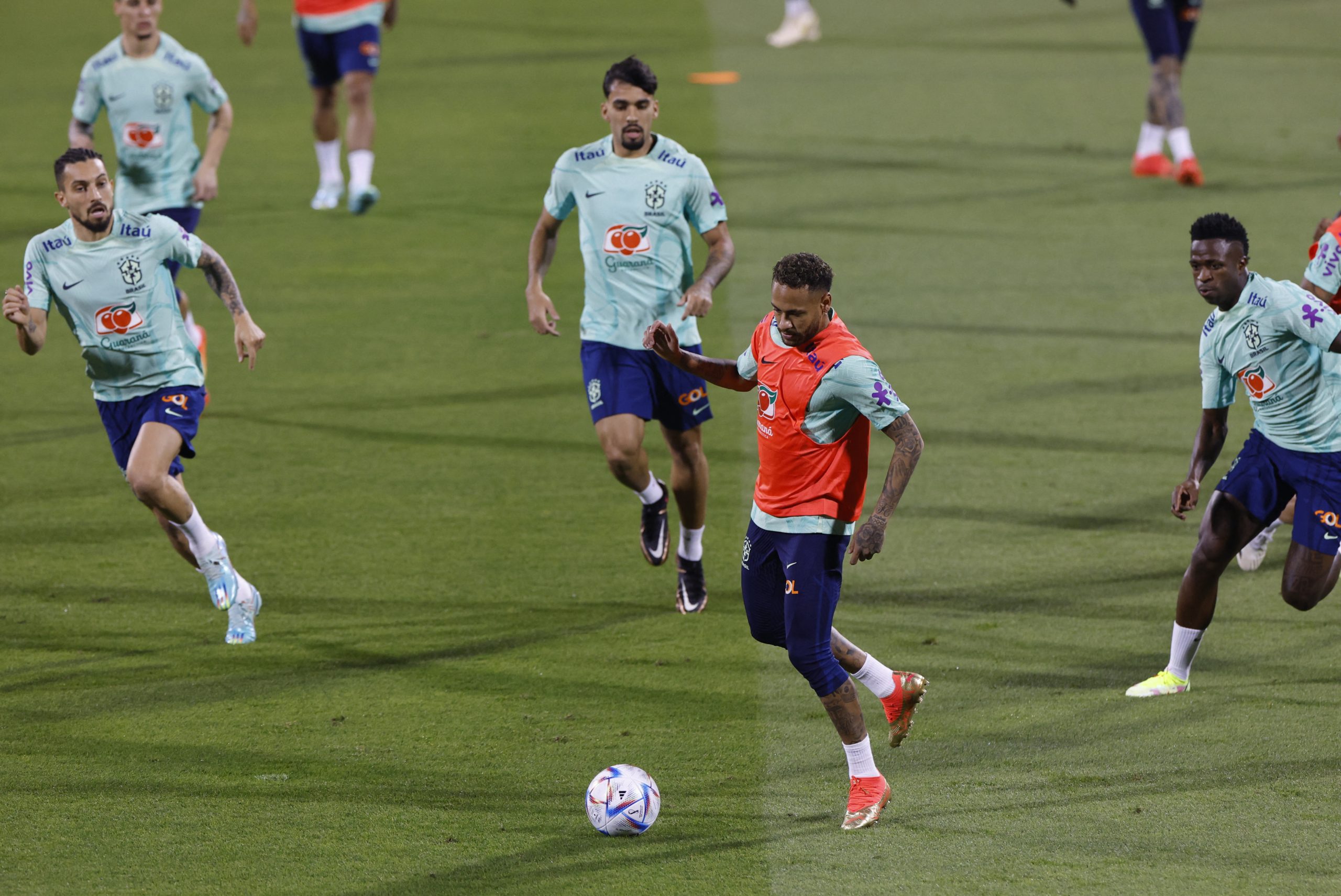 مدرب البرازيل يحافظ على سرية أوراقه (رويترز)