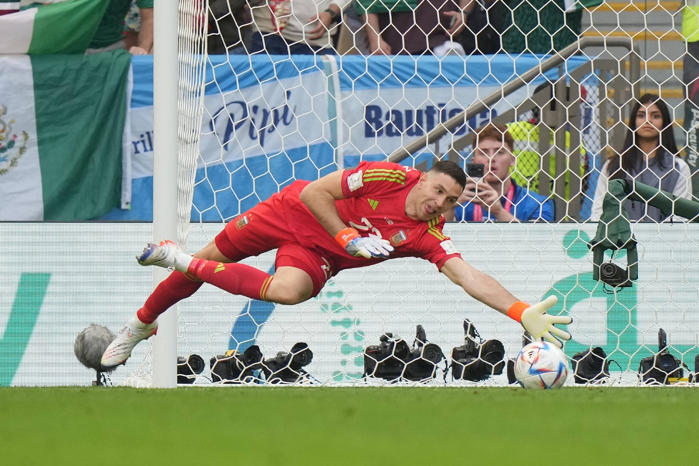 حارس المنتخب الأرجنتيني إيميليانو مارتينيز