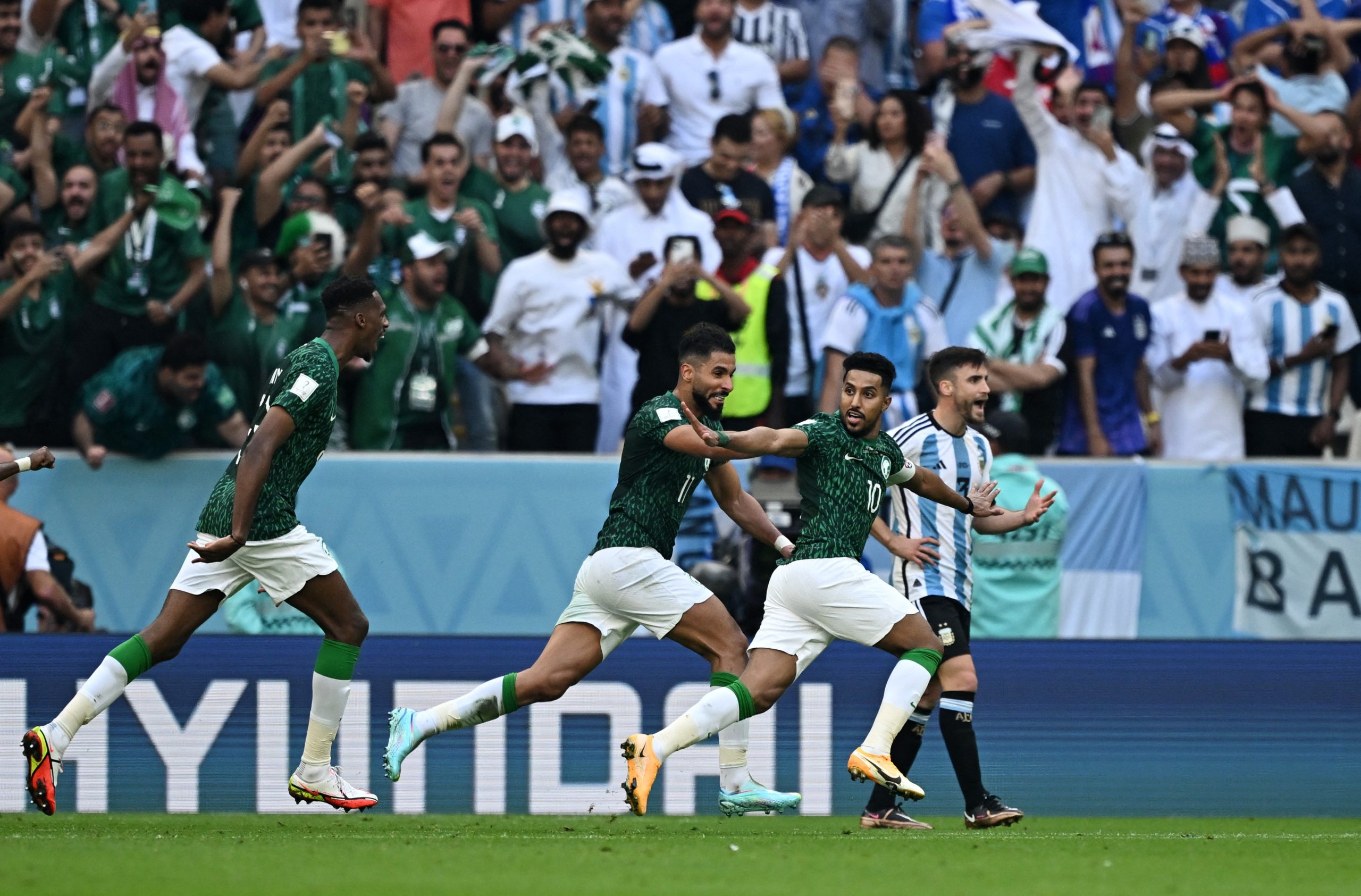 رويترز/ المنتخب السعودي يفجر مفاجأة من العيار الثقيل؛ ليصعق الأرجنتين ويخرج منتصراً عليه 2-1 في واحدة من كبرى المفاجآت في تاريخ المونديال