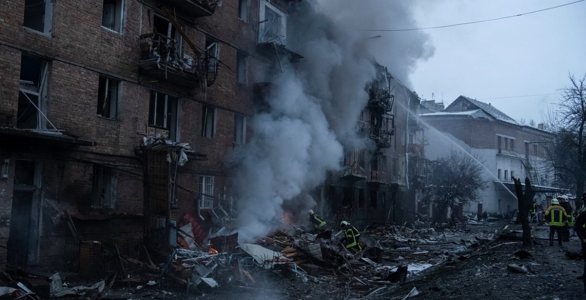 كييف تكشف عن عجز كبير بالكهرباء.. الناتو وأمريكا يتعهدان بدعم أوكرانيا لإصلاح البنية التحتية للطاقة