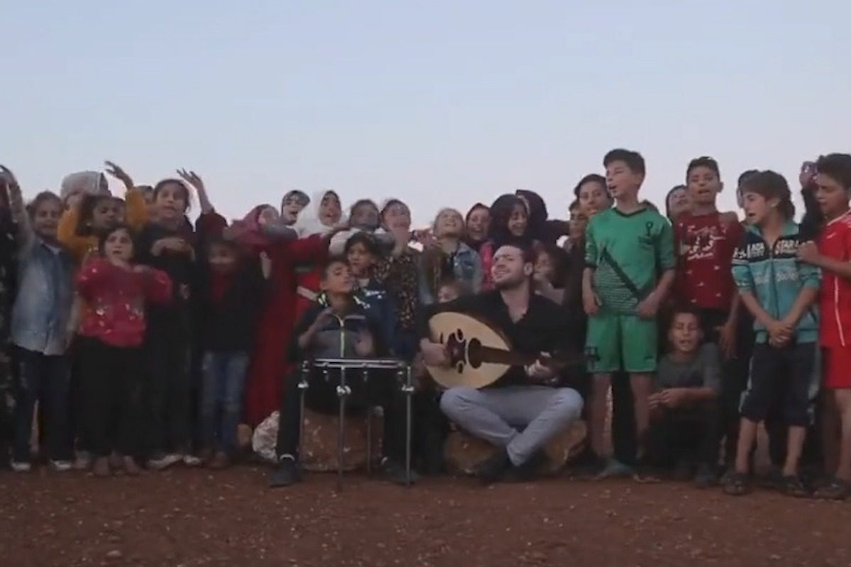 أغاني مونديال قطر.. لماذا أحببتها أكثر من أطفال المخيمات السورية؟