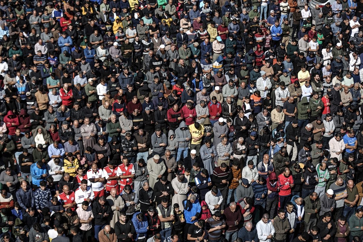 تشييع 21 شخصاً قضوا بحريق شمالي غزة.. لُفّت جثامينهم بالعلم الفلسطيني