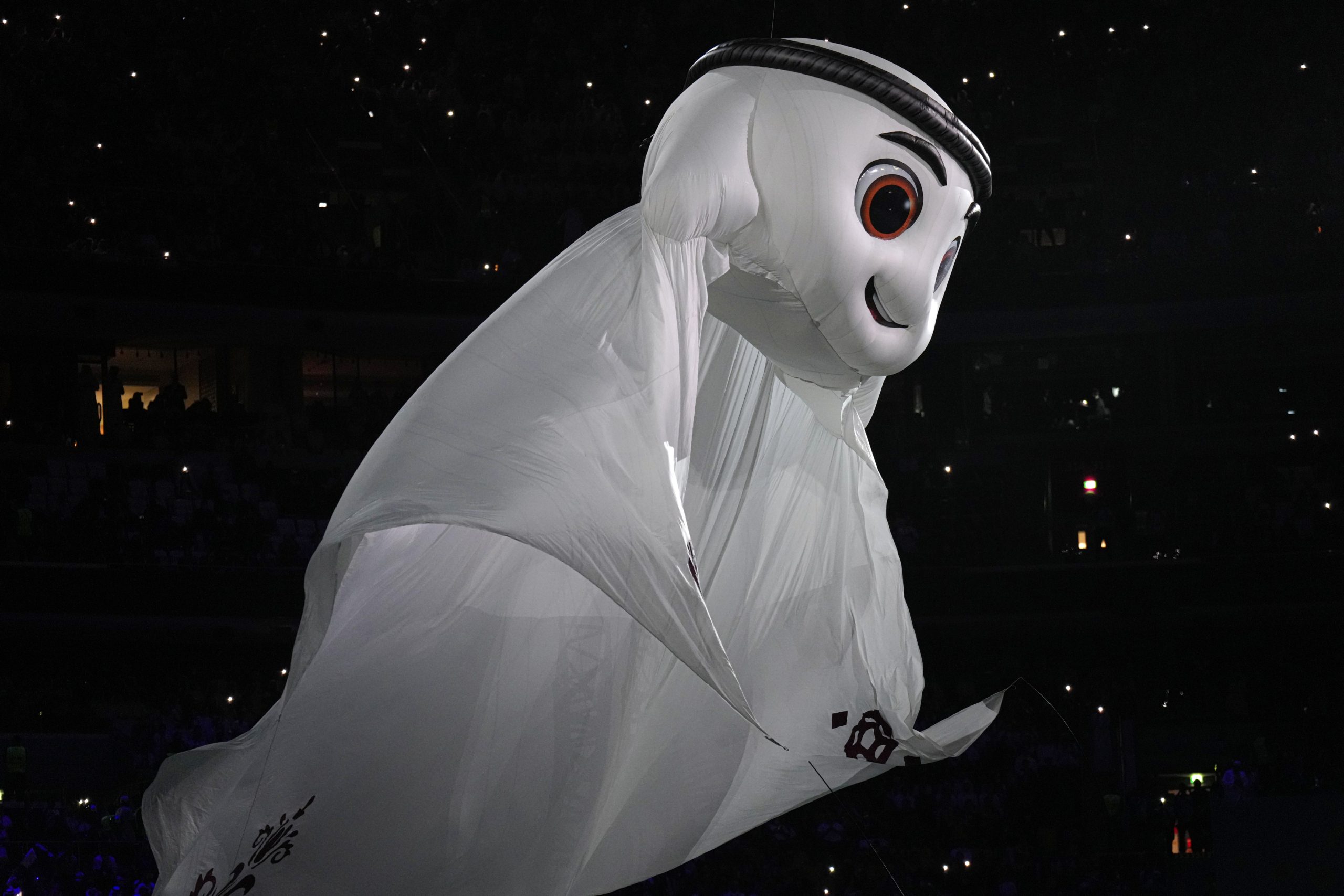 الشيخ تميم بن حمد يرحب بالعالم في “دوحة الجميع”.. قطر تفتتح مونديال 2022 بحفل “مبهر” نال إشادات واسعة