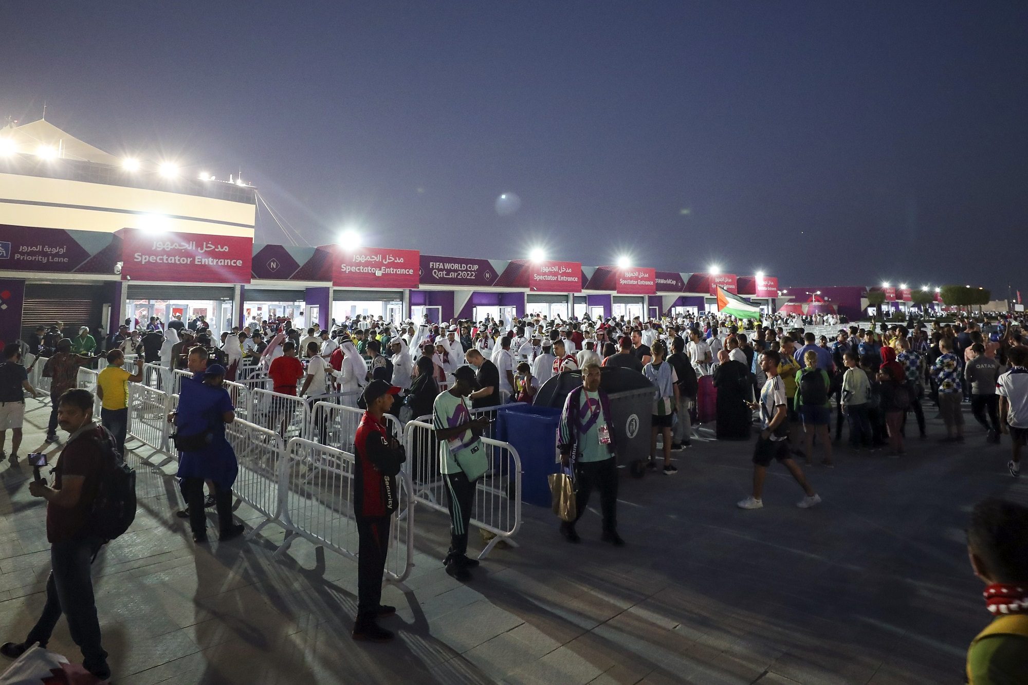 “ما نتشرف”.. إعلامي كويتي يرفض إجراء مقابلة مع إسرائيليين خلال تغطيته افتتاح كأس العالم 2022 (فيديو)