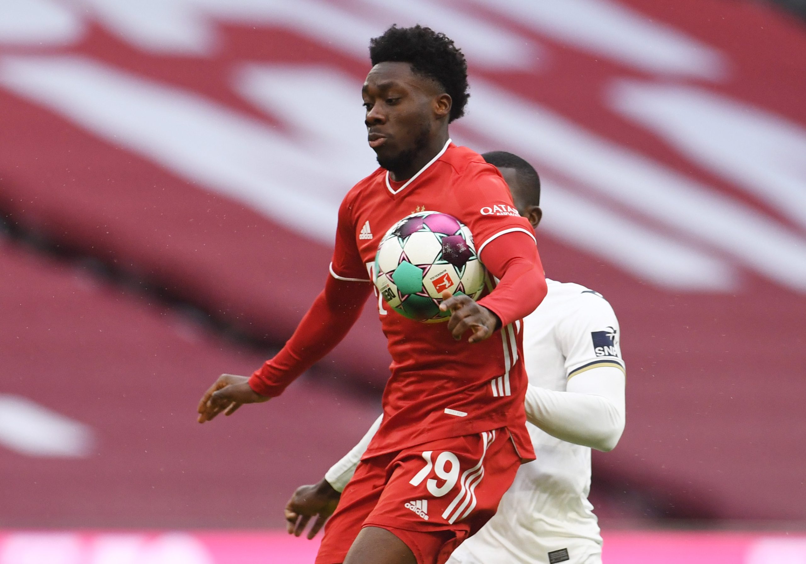 من معسكر لاجئين في غرب إفريقيا إلى قيادة كندا في كأس العالم.. قصة ألفونسو ديفيز لاعب بايرن ميونيخ