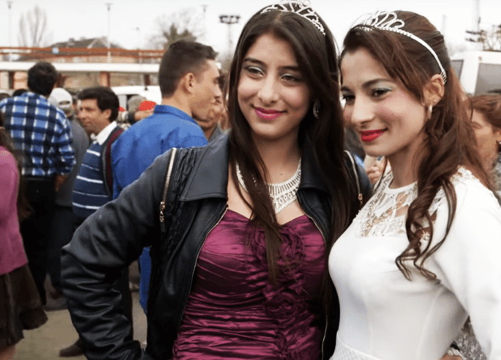 سوق بيع الغجريات