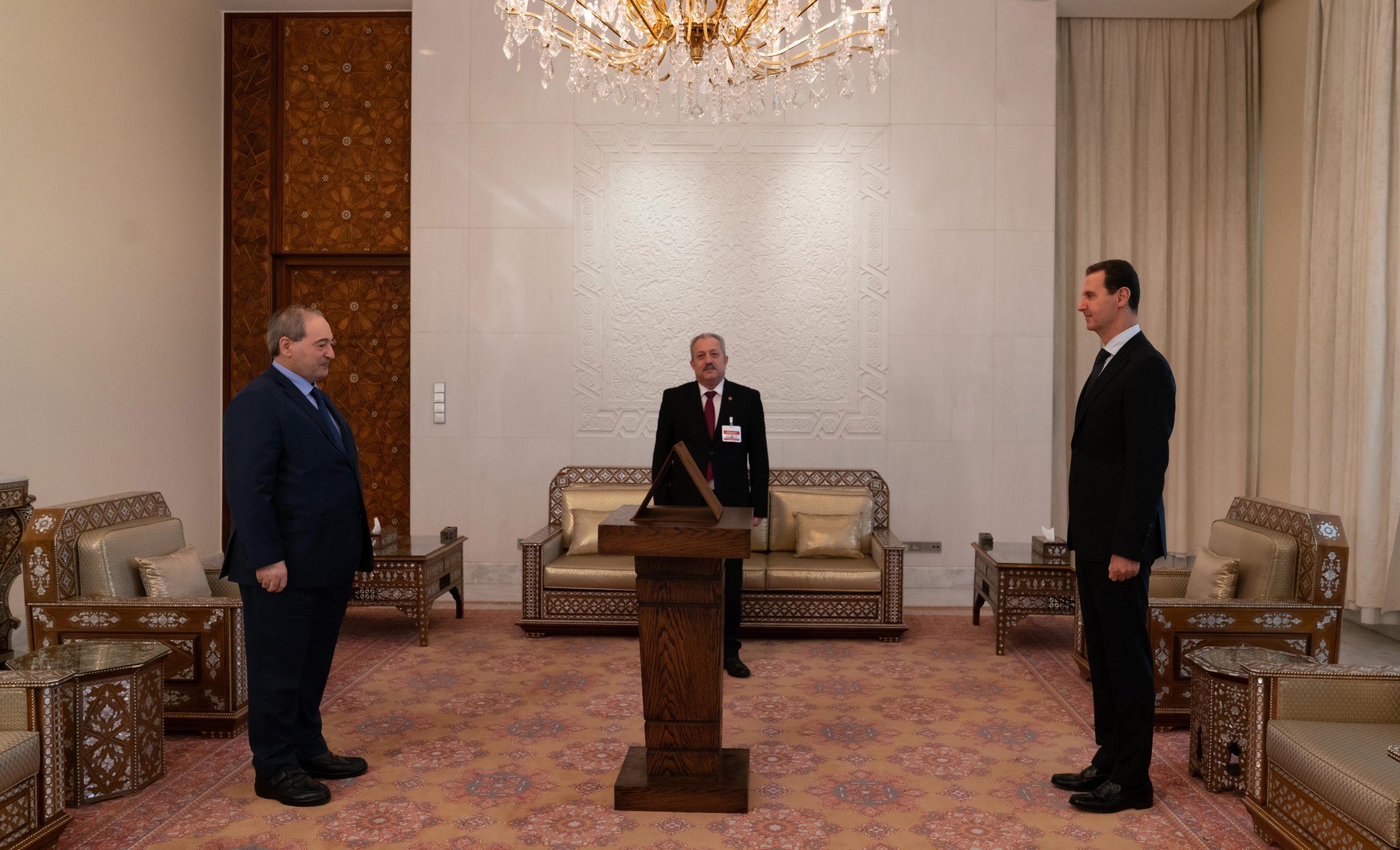 موجات السخرية تصاحبها دائماً.. لماذا لا يتوقّف مسؤولو النظام السوري عن تصريحاتهم الإعلامية؟