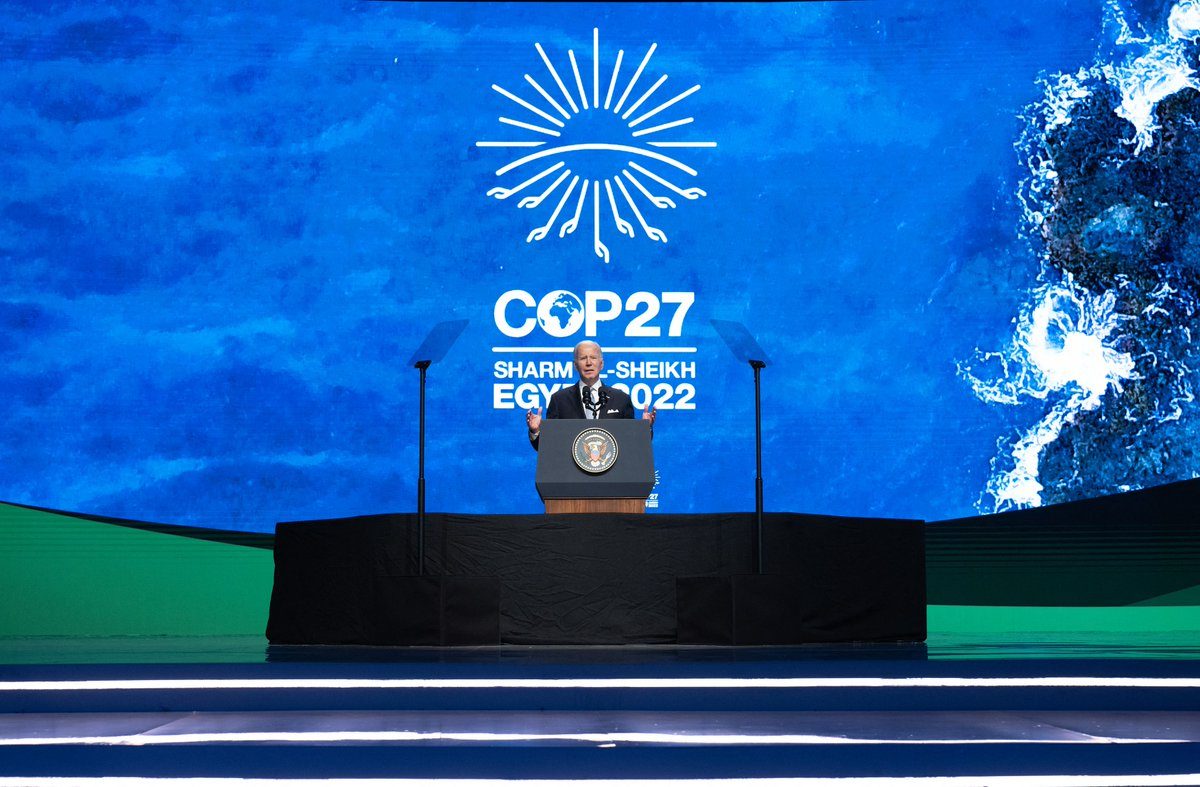 أطلقوا صيحات تشبه “عواء الذئاب”! ناشطون يقطعون خطاب بايدن بقمة المناخ، والأمن يتدخل (فيديو)