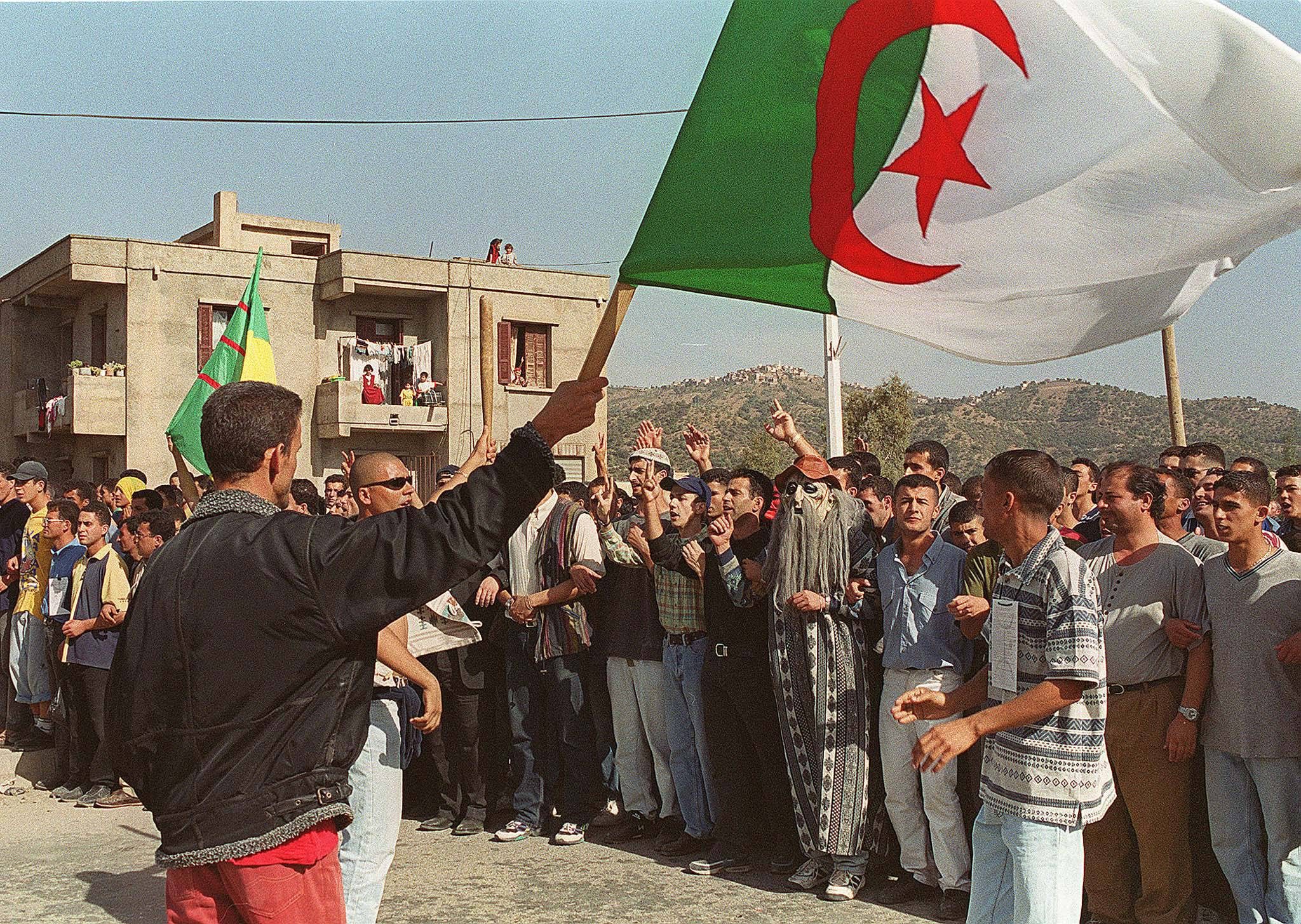 بعد احتلال حصد أرواح 1.5 مليون شهيد وارتكب مجزرة بالكيماوي.. ماذا تعرفون عن ثورة التحرير الجزائرية؟