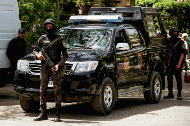 بعد انتقادات لقرار سجنه.. السيسي يصدر عفواً رئاسياً عن الباحث الحقوقي باتريك زكي برفقة محامٍ بارز