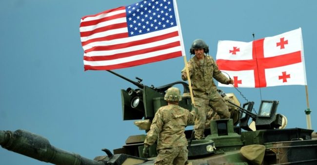 “القيادة المتهورة”.. كيف تشجع أمريكا حلفاءها على اتباع سياسات خطيرة وتتركهم بمنتصف الطريق لمواجهتها؟