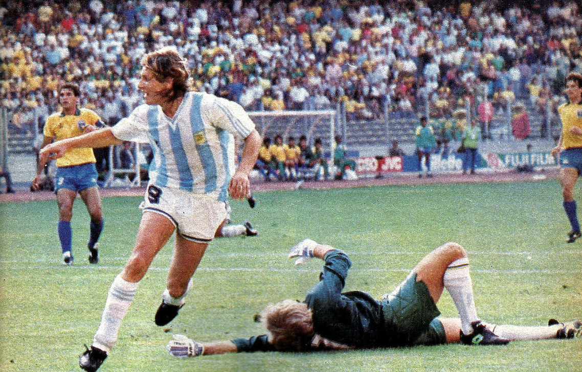 فضيحة كروية! عندما أضاف أطباء منتخب الأرجنتين المهدئات لمياه لاعبي البرازيل في مباراة كأس العالم 1990