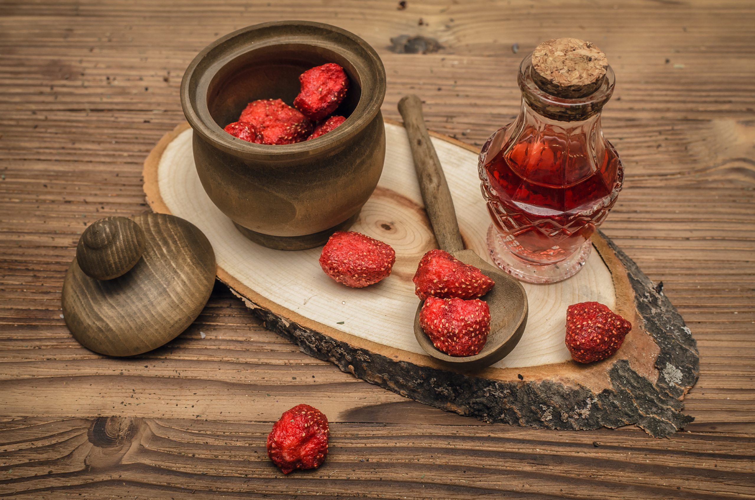 زيت الفراولة| shutterstock