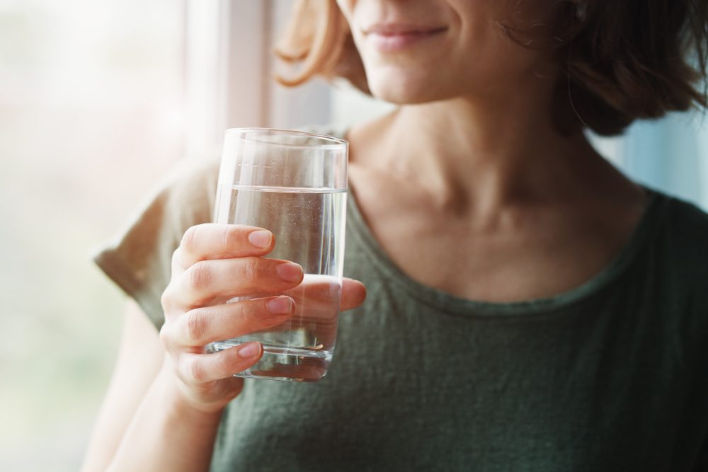 لطالما كانت كمية المياه اليومية محط جدل واهتمام الباحثين - ShutterStock