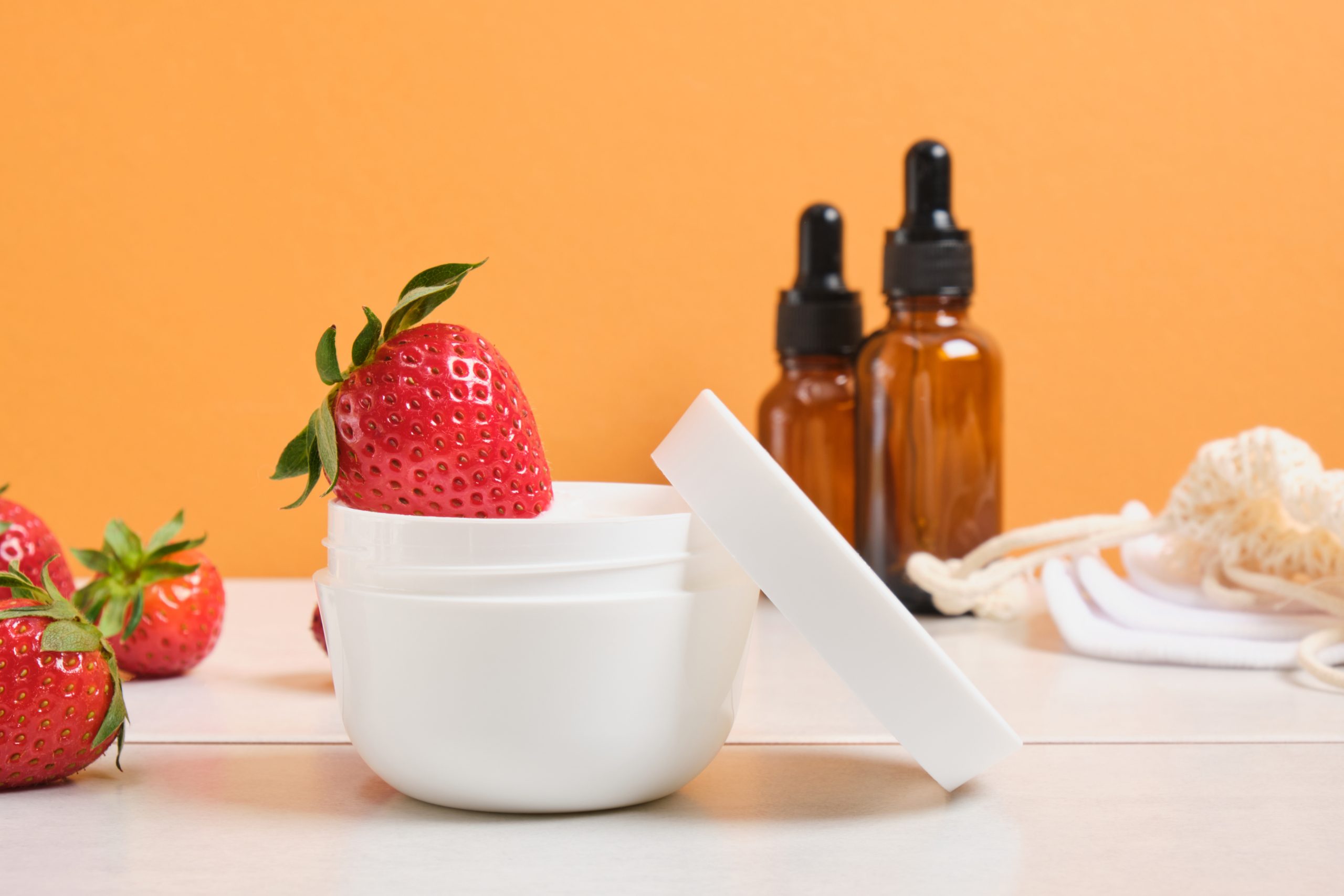 تخفيف زيت الفراولة| shutterstock