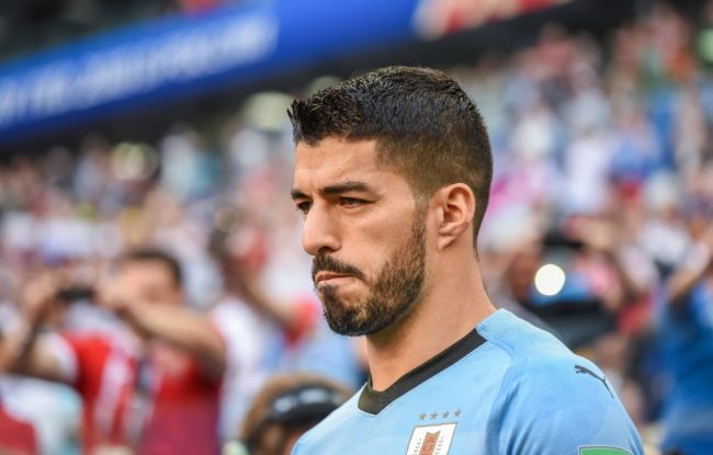 أرادت “فيفا” إزالتهما في كأس العالم 2022 بقطر.. لماذا يضع منتخب الأوروغواي 4 نجوم على قميصه رغم فوزه مرتين فقط بالمونديال؟