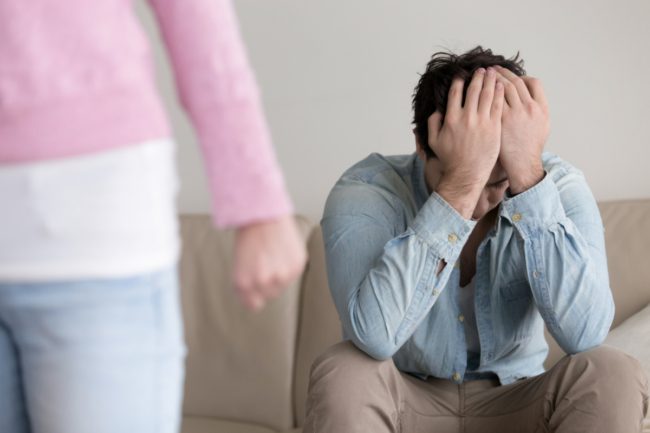 تزوجت 20 عاماً دون أن يلمسها زوجها لتكتشف مصيبة!.. لماذا كثرت العلاقات الزوجية المشوهة؟!