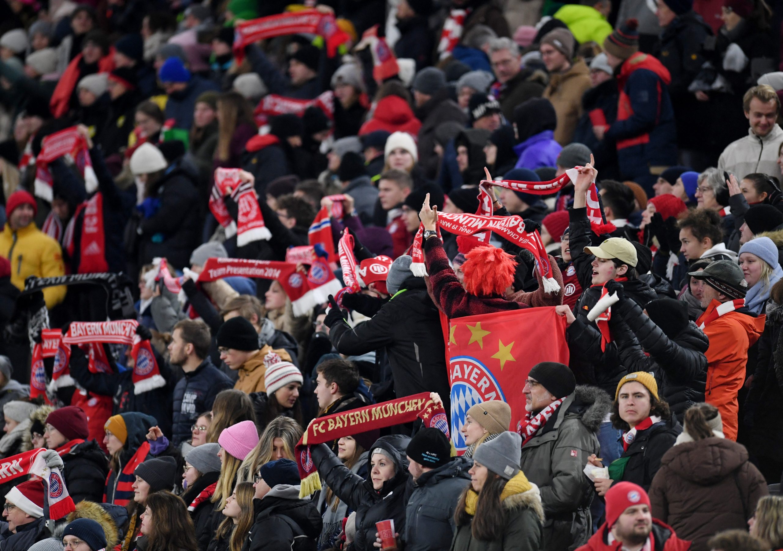 طالبوا بنزع السلاح من الضباط.. الجماهير الألمانية تشكو من تعامل الشرطة معها