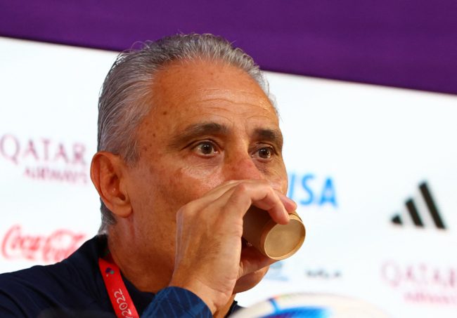 بعد تأكيد إمكانية مشاركة نيمار في دور الـ16 وإصابة جيسوس.. مدرب البرازيل يصف بعض وسائل إعلام بلاده بـ”الحاقدين والكارهين”