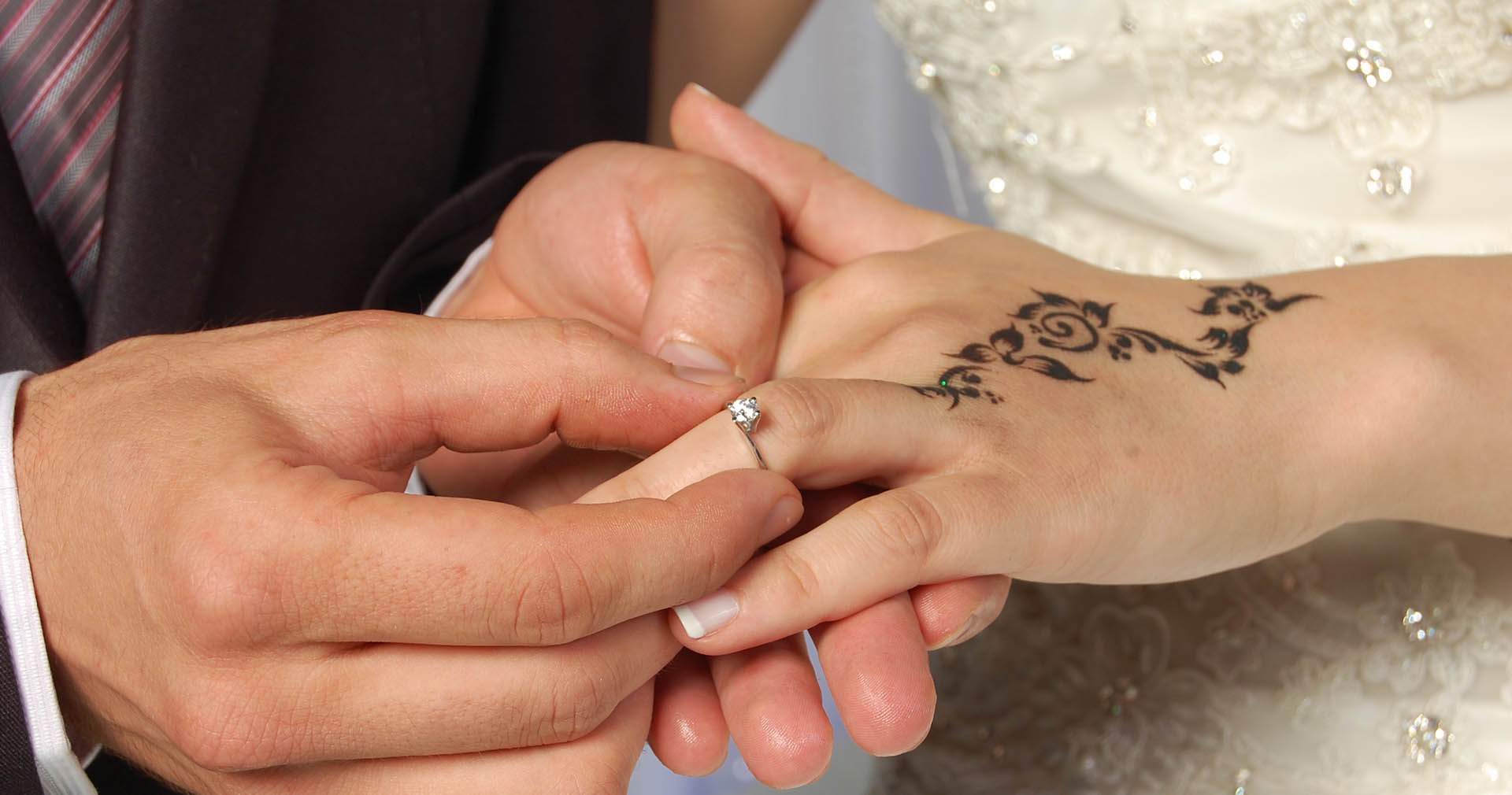 الخوف من المسؤولية والعنف الأسري والبطالة.. لماذا يفضل الشباب المصري العزوف عن الزواج؟