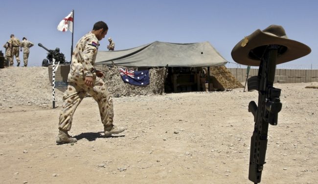 تحقيق يكشف تورط جنود أستراليين بالتحايل لقتل أبرياء في أفغانستان.. دسّوا أسلحة بين الجثث للإيهام بأنهم أعداء