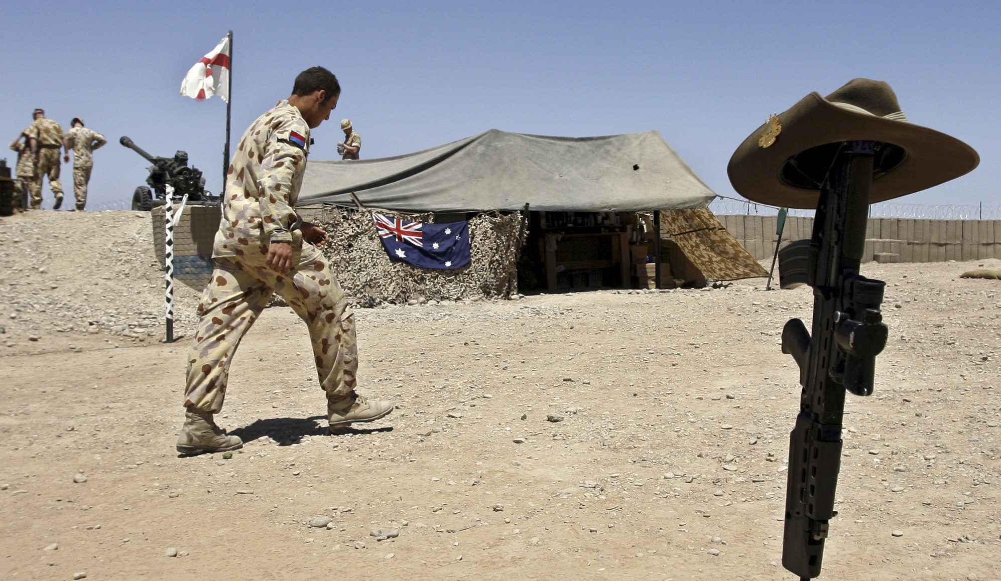 تحقيق يكشف تورط جنود أستراليين بالتحايل لقتل أبرياء في أفغانستان.. دسّوا أسلحة بين الجثث للإيهام بأنهم أعداء