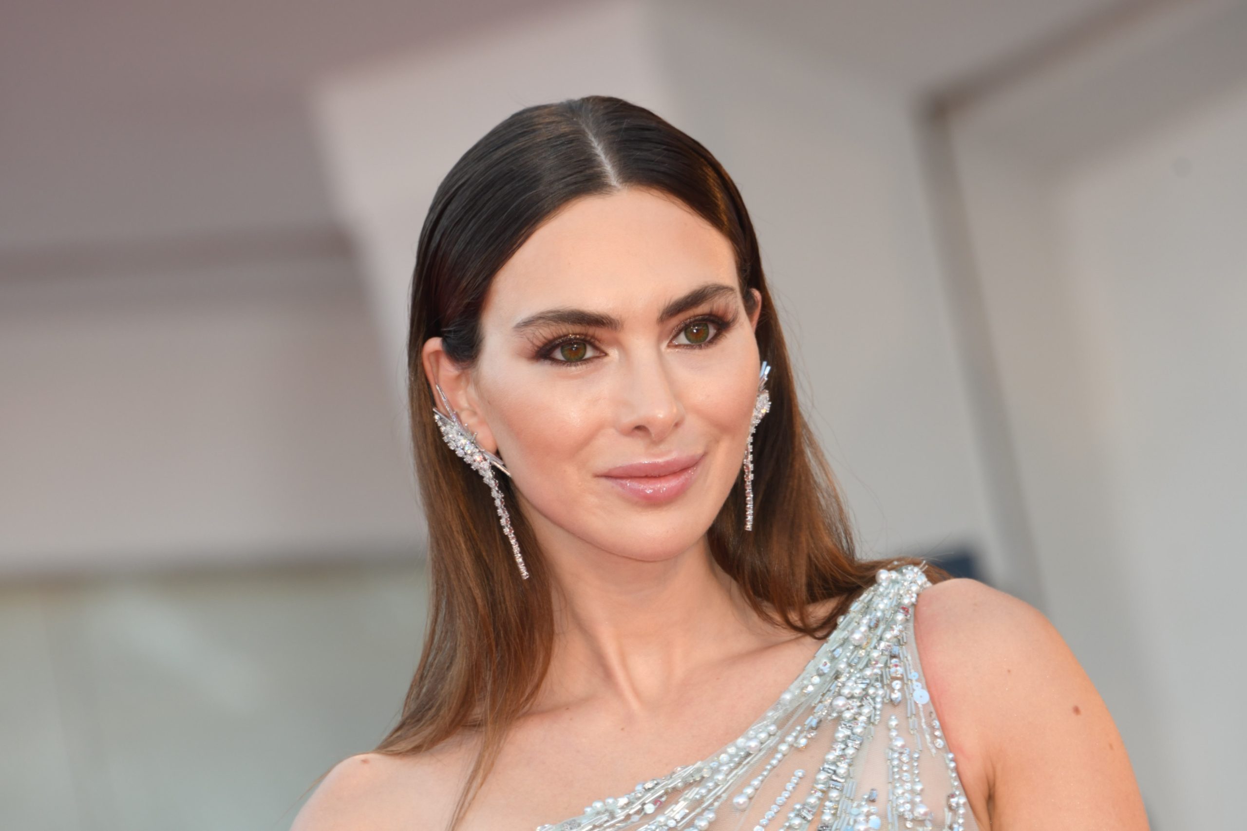 إيقاف الفنانة ستيفاني صليبا في لبنان.. النيابة أصدرت مذكرة تحرٍّ بحقها بناء على تحقيقات أوروبية