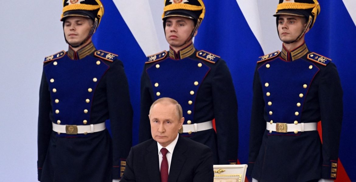 روسيا قد ترد على قرار غربي أضر بنفطها.. بلومبرغ: موسكو تدرس وضع حد أدنى لسعر مبيعاتها من النفط