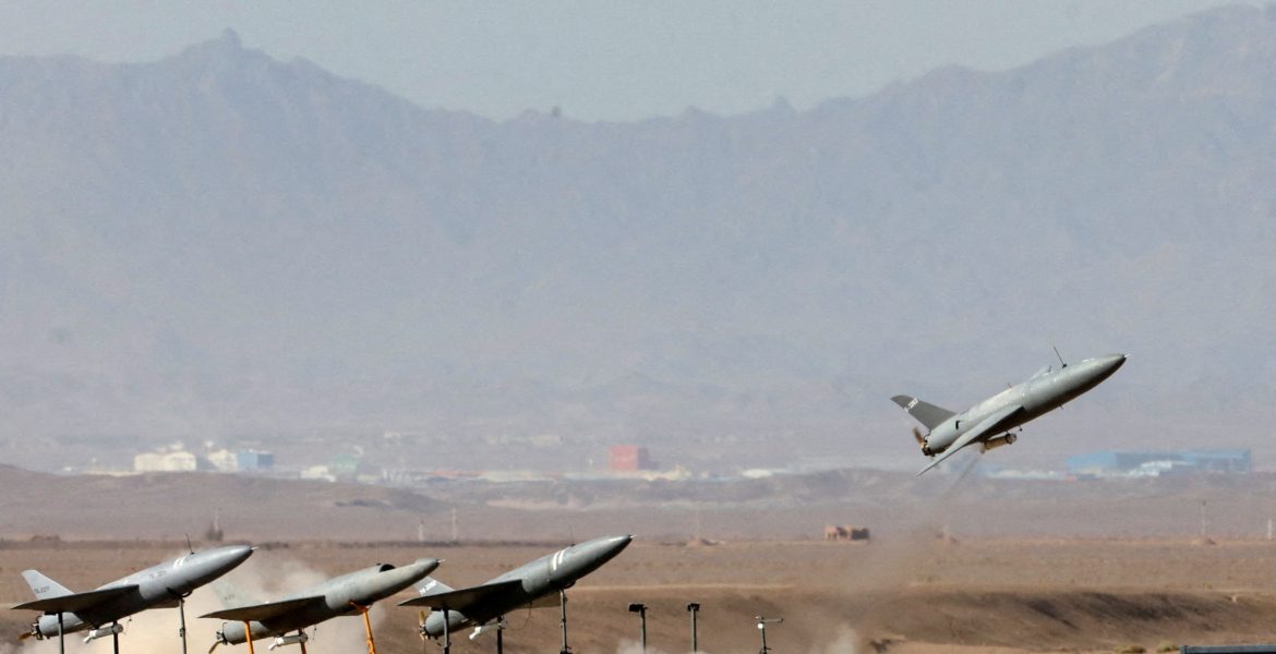 “أكسيوس” عن مسؤولين إسرائيليين: إيران تعتزم خفض مدى الصواريخ التي ترسلها إلى روسيا تجنباً للعقوبات