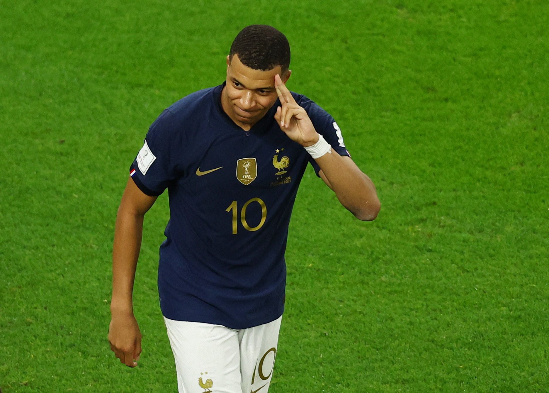 مبابي يزور منتخب المغرب (رويترز)