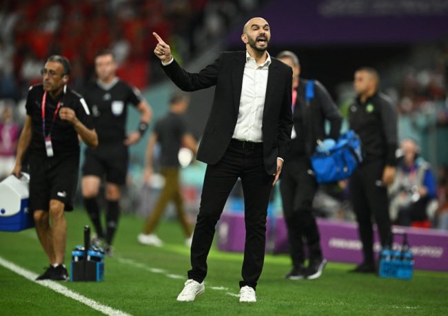 الركراكي يتفوق على كلوب ومورينيو.. أفضل 10 مدربين للأندية في العالم خلال 2022