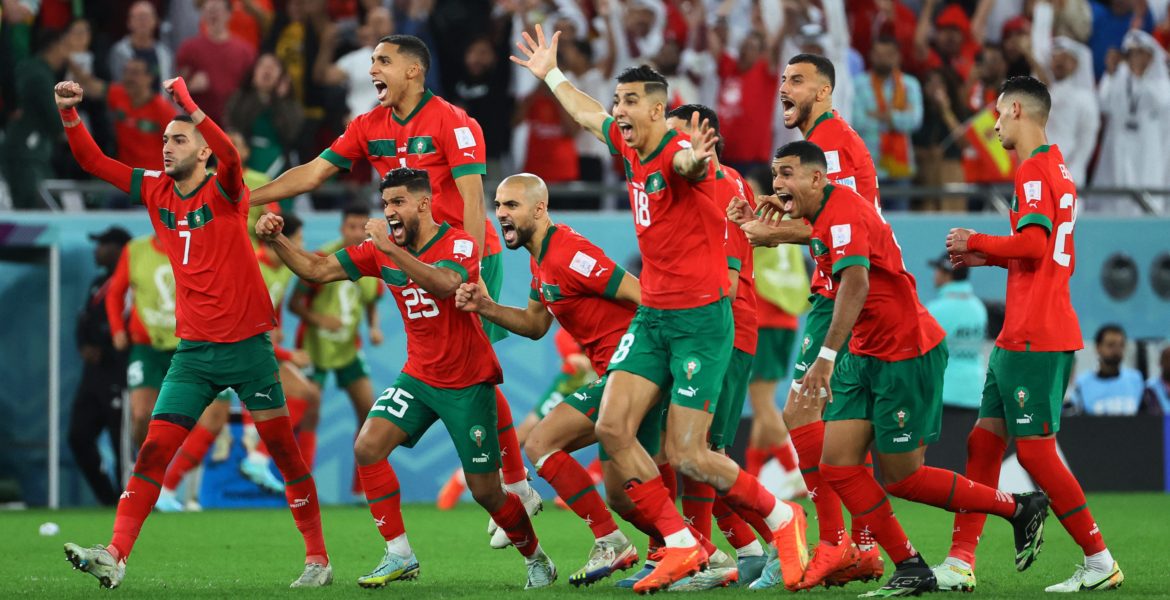 طوفان بشري بشوارع المغرب فرحاً بالفوز التاريخي على إسبانيا.. الآلاف احتفلوا بتأهل منتخبهم لربع النهائي