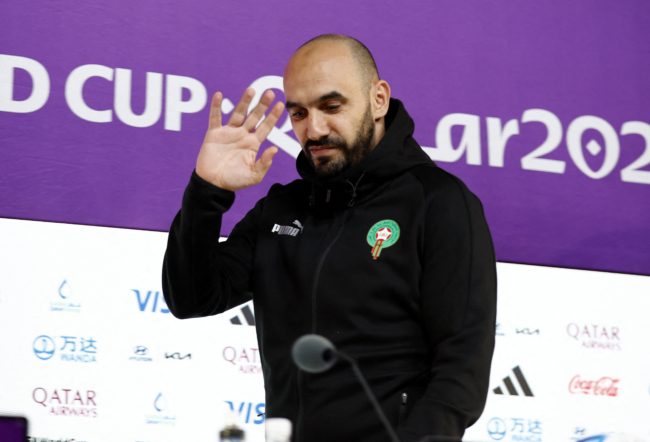 هل سيحضر الركراكي مباراة زامبيا والمغرب؟ هذا قرار “الكاف” بعد واقعة الشجار مع عميد الكونغو