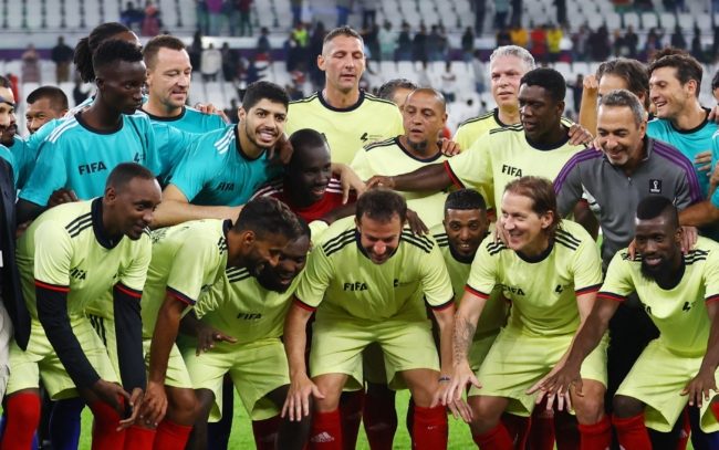 مباراة “أسطورية” لنجوم كرة القدم.. فيديو لروبيرتو كارلوس وكافو وديل بييرو بمواجهة استعراضية بقطر