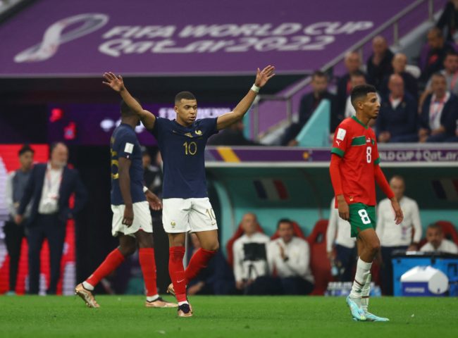 فرنسا إلى نهائي كأس العالم لمواجهة الأرجنتين بعد فوز صعب على المغرب