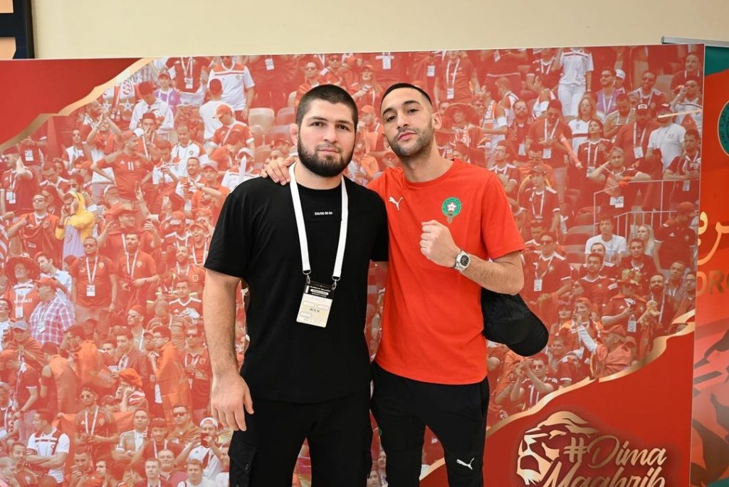 Instagram/ البطل الروسي حبيب نور محمدوف يزور بعثة منتخب المغرب في قطر