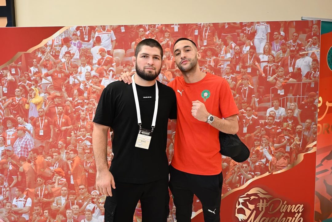 Instagram/ البطل الروسي حبيب نور محمدوف يزور بعثة منتخب المغرب في قطر