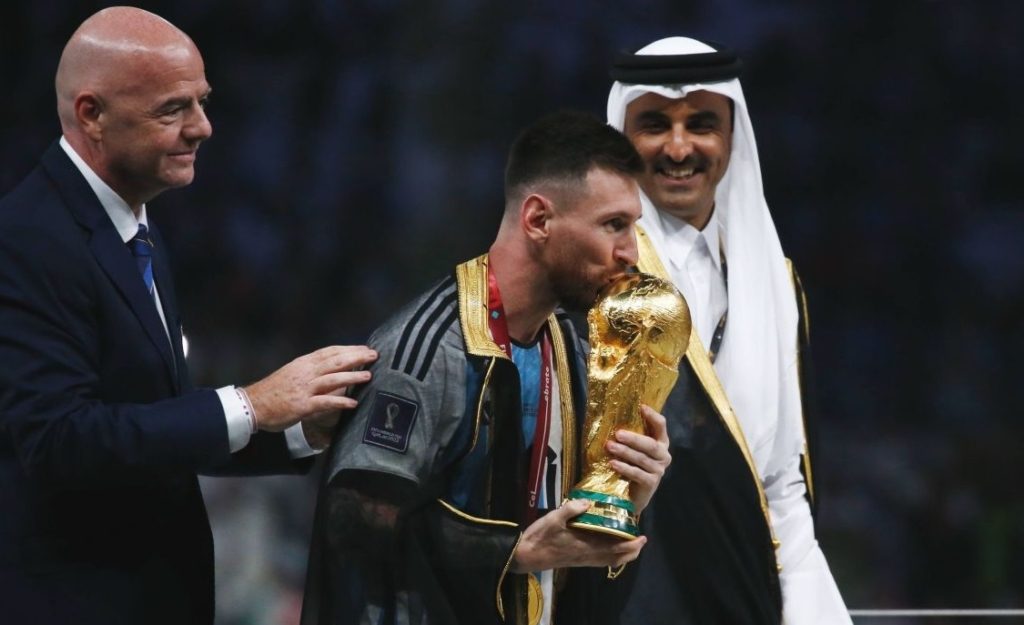 ميسي البشت