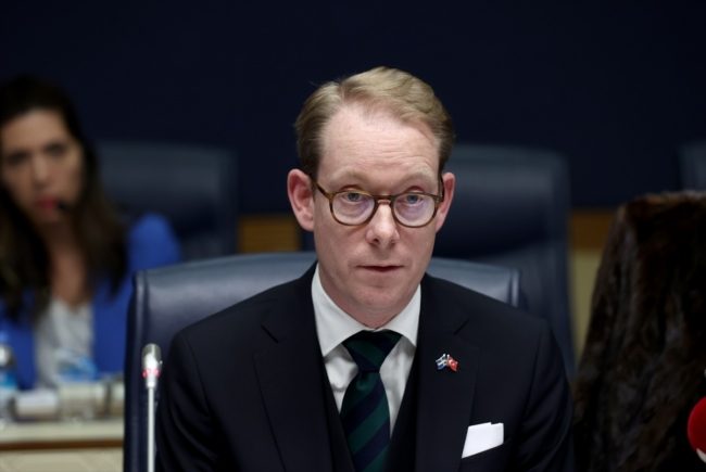 السويد تسلّم 3 مطلوبين إلى تركيا.. خطوة لتطبيق المذكرة الخاصة بانضمام ستوكهولم لـ”الناتو”