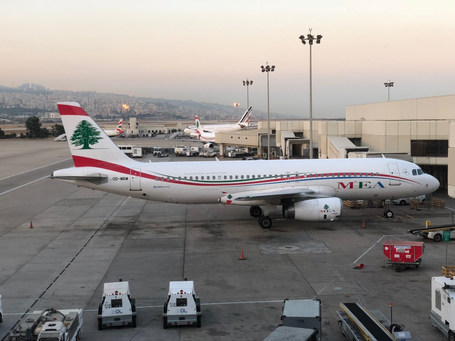 هل تفتح إسرائيل جبهة حرب جديدة مع حزب الله بسبب شحن الأسلحة الإيرانية عبر مطار بيروت؟