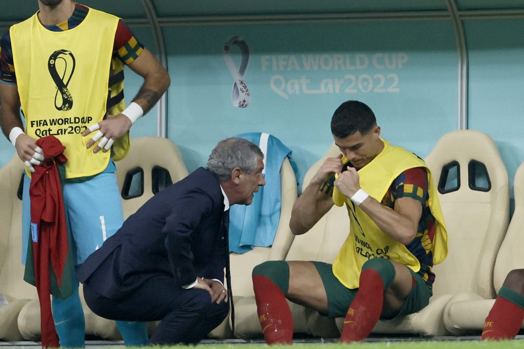 نفي تهديد رونالدو بالمغادرة قبل مباراة المغرب والبرتغال (رويترز)