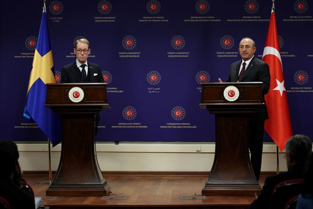 السويد تعلن من أنقرة “تجريم” التعامل مع حزب العمال الكردستاني.. وتركيا: لا نرى تطوراً ملموساً في تسليم المجرمين