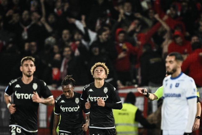 كرّر إنجاز هنري الذي صمد 29 عاماً.. ناشئ مغربي يسجل ثنائية في أول مشاركة بالدوري الفرنسي