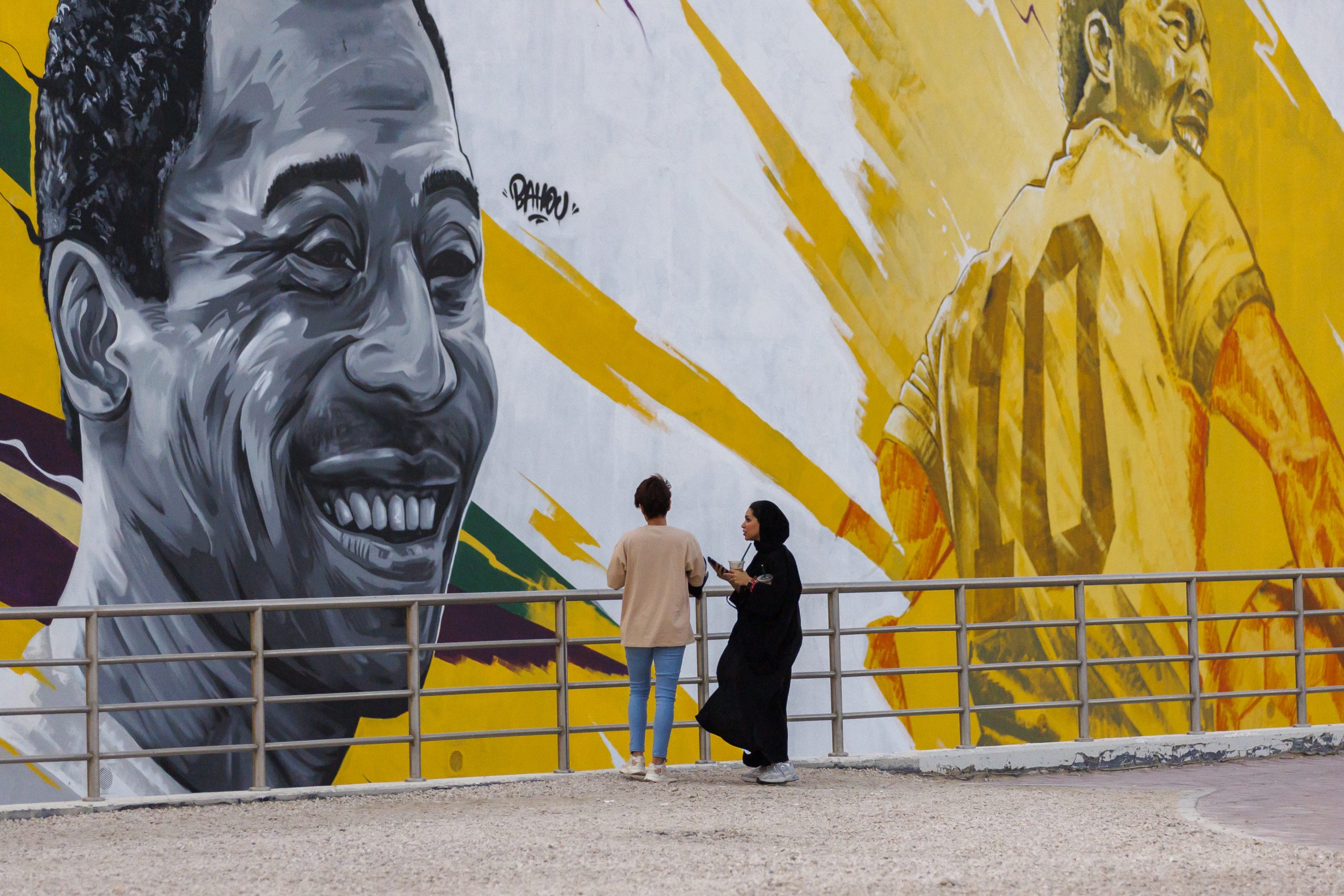 جدارية لأسطورة الكرة البرازيلية بيليه في قطر - gettyimages